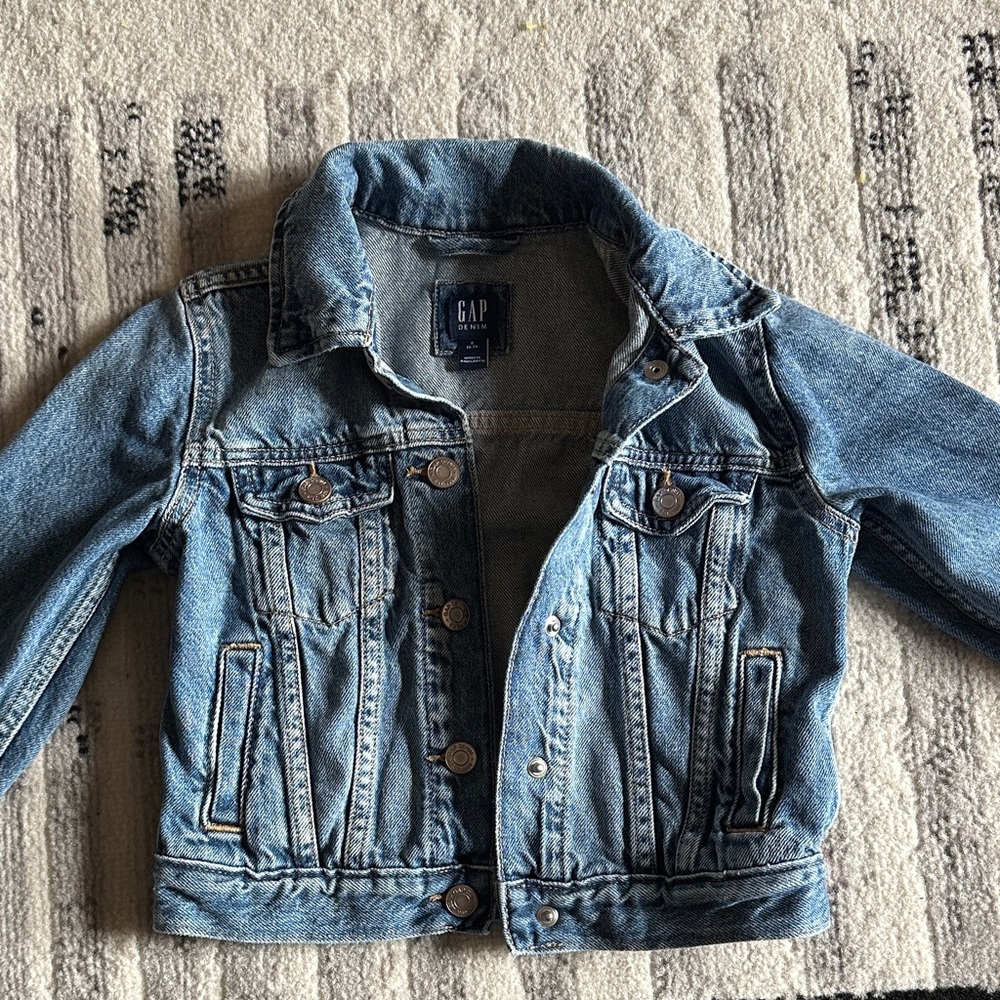 GAP Kids Classic Blue Jean Jacket sz small 6-7 girls